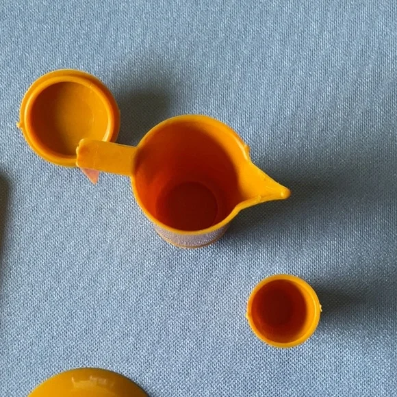 Barbie’s Friend Ship Airplane Dishes - Picture 4 of 4